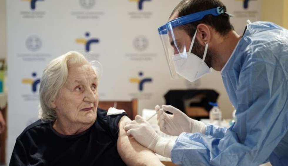 A generic square placeholder image with rounded corners in a figure.