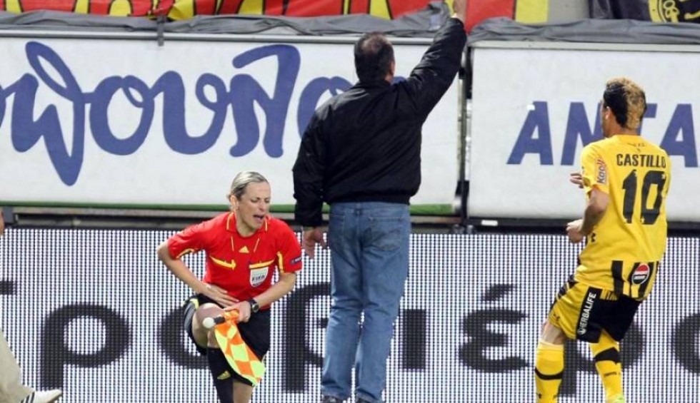 A generic square placeholder image with rounded corners in a figure.