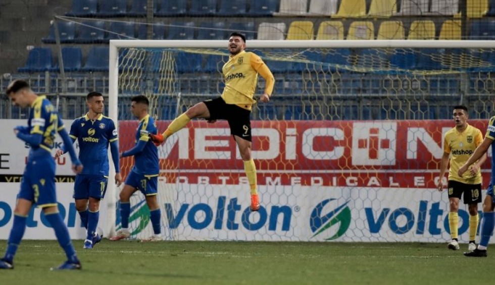 A generic square placeholder image with rounded corners in a figure.