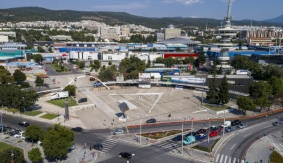 A generic square placeholder image with rounded corners in a figure.