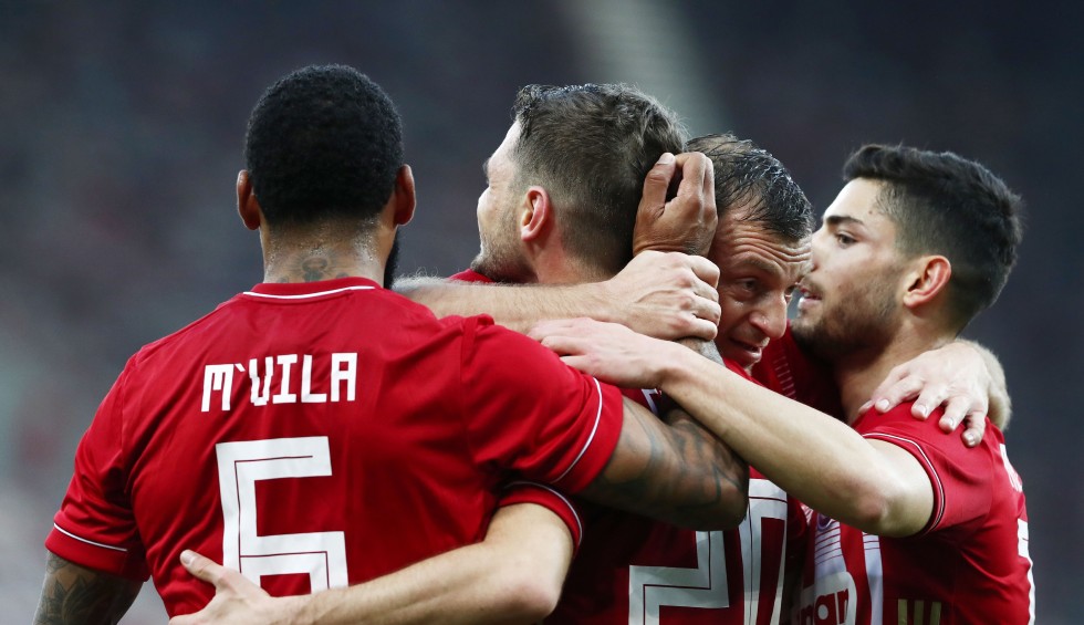 A generic square placeholder image with rounded corners in a figure.