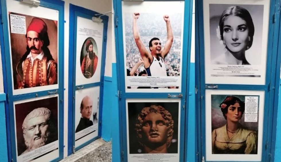 A generic square placeholder image with rounded corners in a figure.