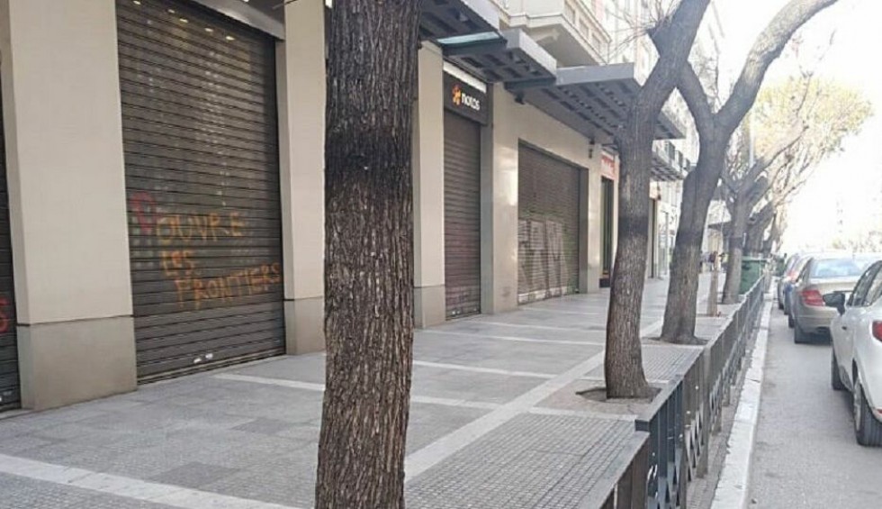 A generic square placeholder image with rounded corners in a figure.