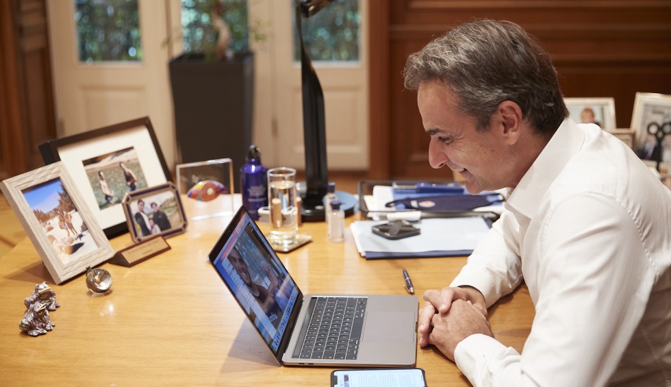 A generic square placeholder image with rounded corners in a figure.