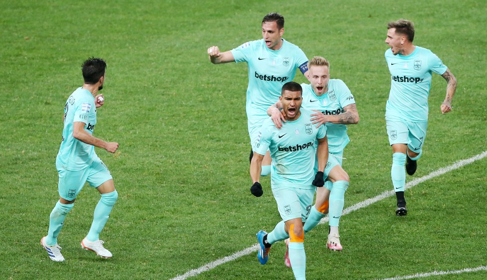 A generic square placeholder image with rounded corners in a figure.