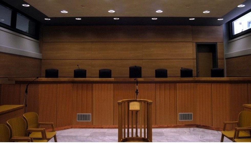 Στα δικαστήρια γνωστή τραγουδίστρια με τον πρώην σύντροφό της για προσωπικές φωτογραφίες