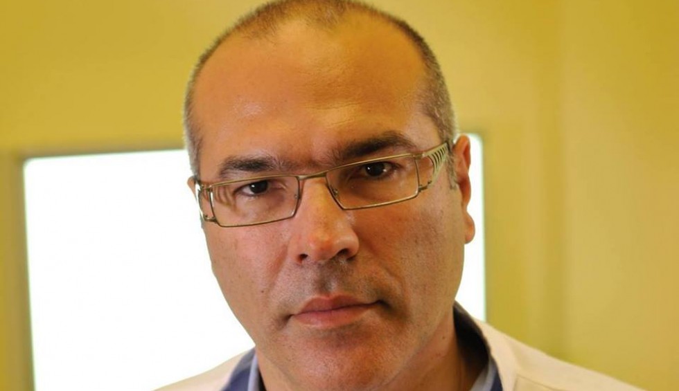 A generic square placeholder image with rounded corners in a figure.