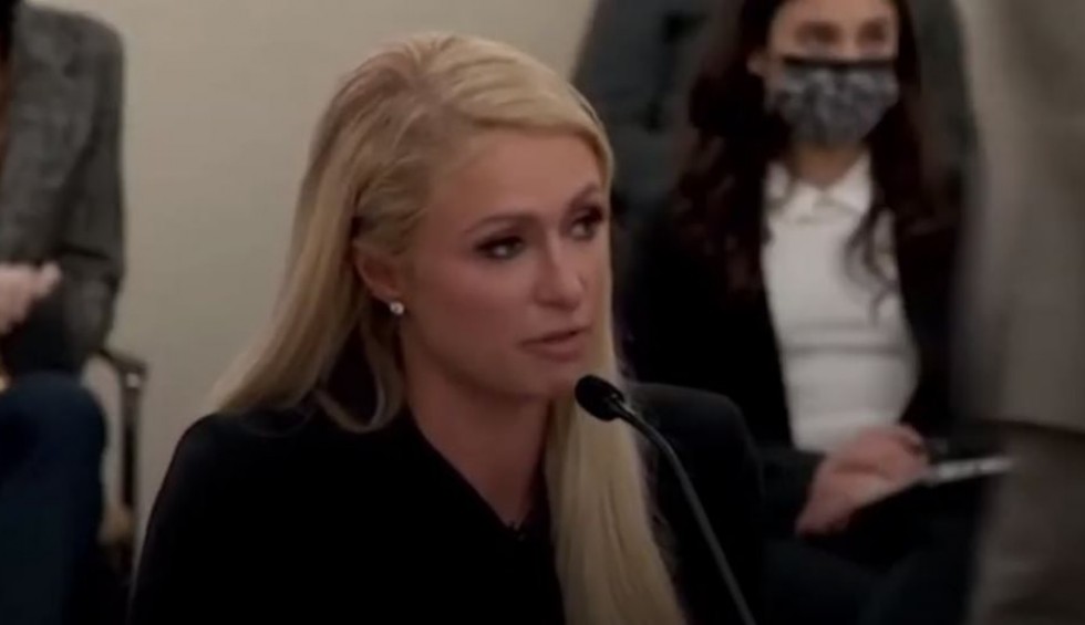 A generic square placeholder image with rounded corners in a figure.