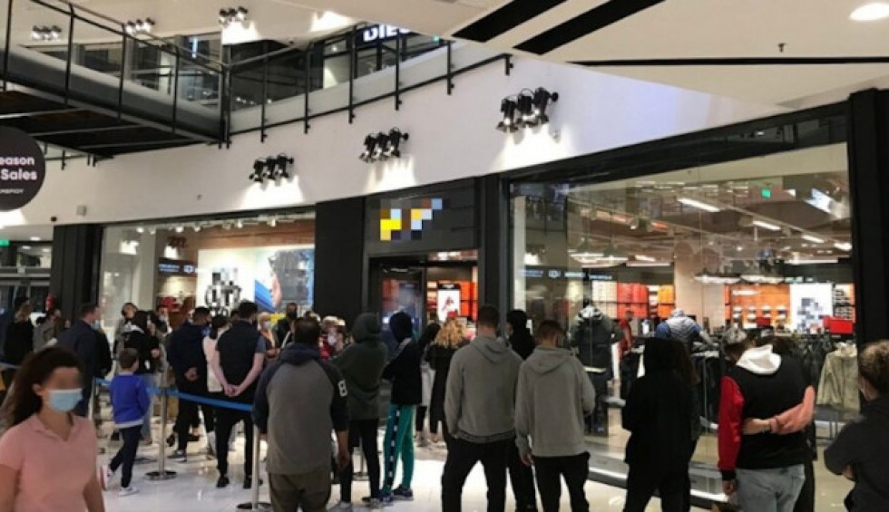 A generic square placeholder image with rounded corners in a figure.