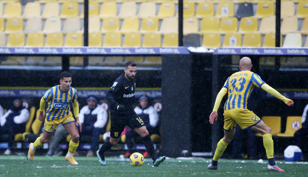 A generic square placeholder image with rounded corners in a figure.