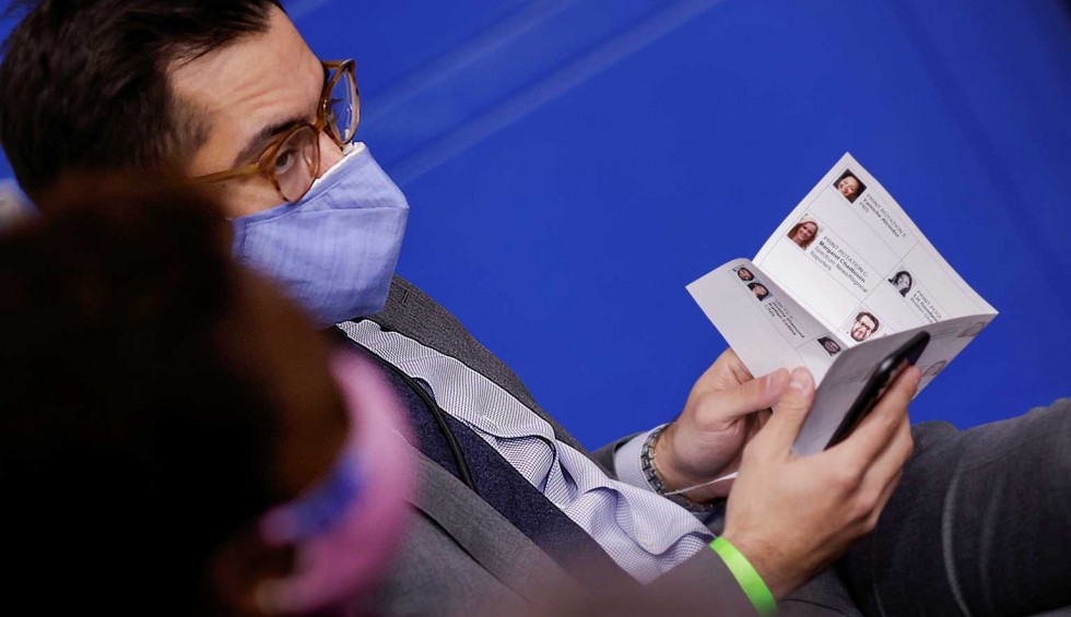 A generic square placeholder image with rounded corners in a figure.