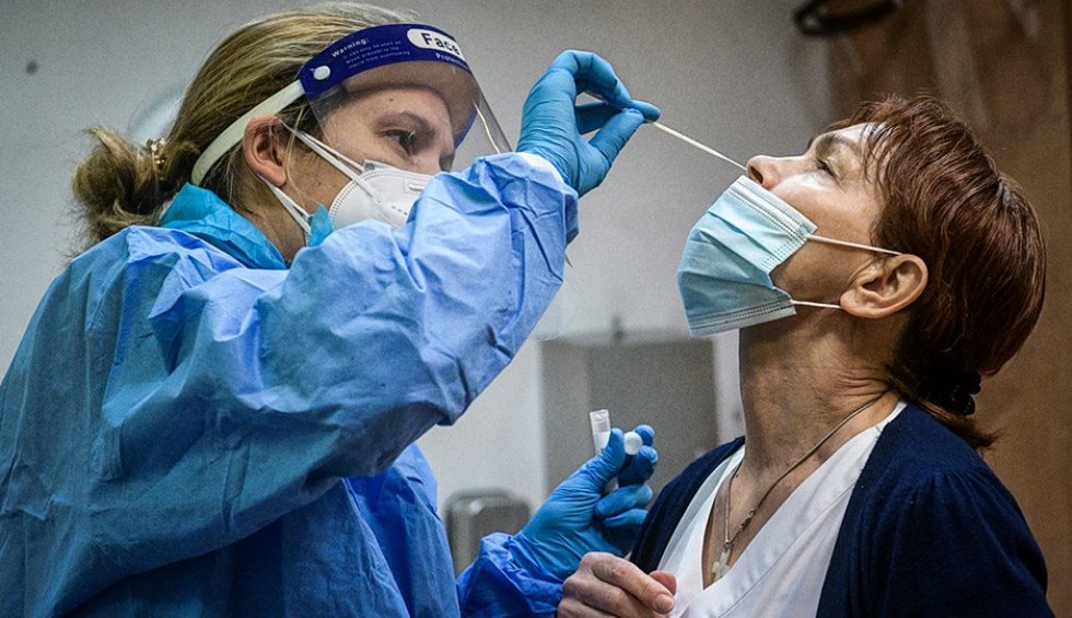 A generic square placeholder image with rounded corners in a figure.