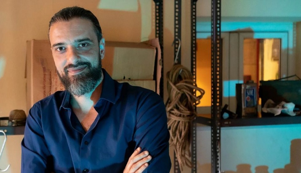 A generic square placeholder image with rounded corners in a figure.