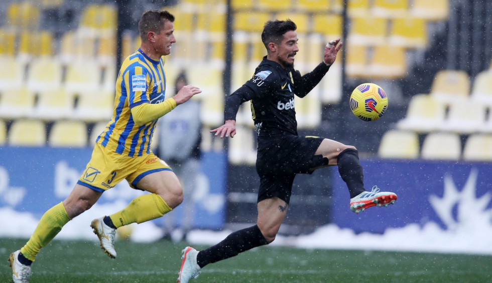 A generic square placeholder image with rounded corners in a figure.