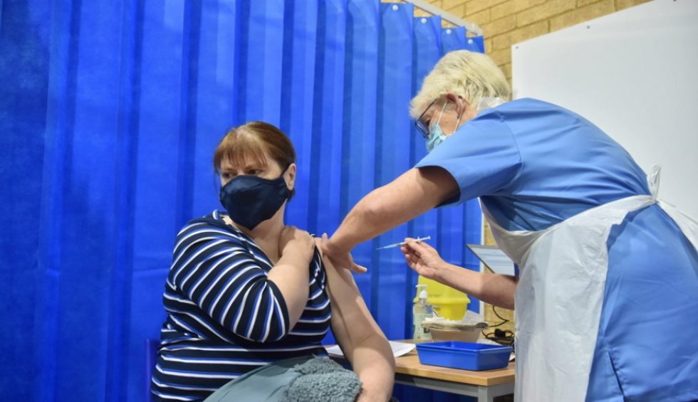 A generic square placeholder image with rounded corners in a figure.