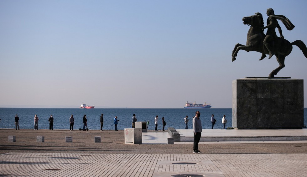 A generic square placeholder image with rounded corners in a figure.