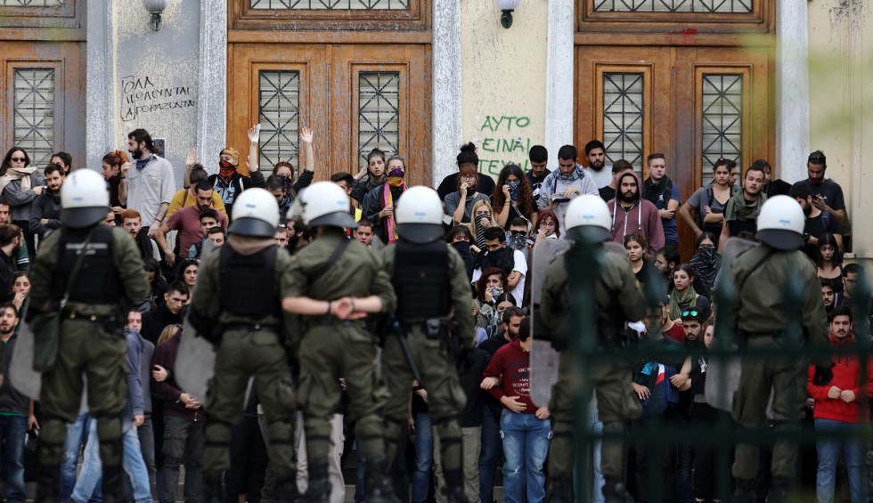 A generic square placeholder image with rounded corners in a figure.