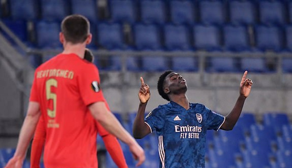 A generic square placeholder image with rounded corners in a figure.