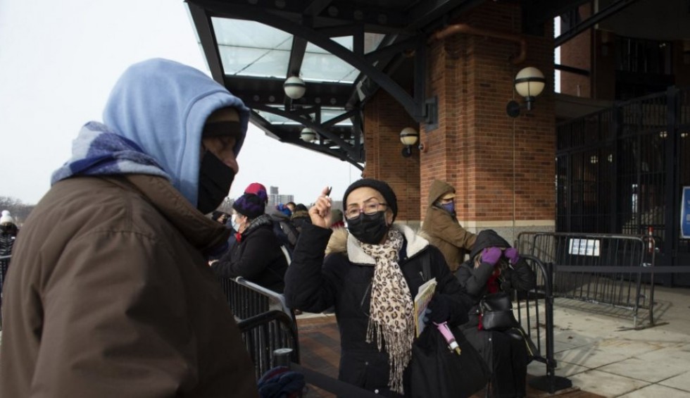 A generic square placeholder image with rounded corners in a figure.