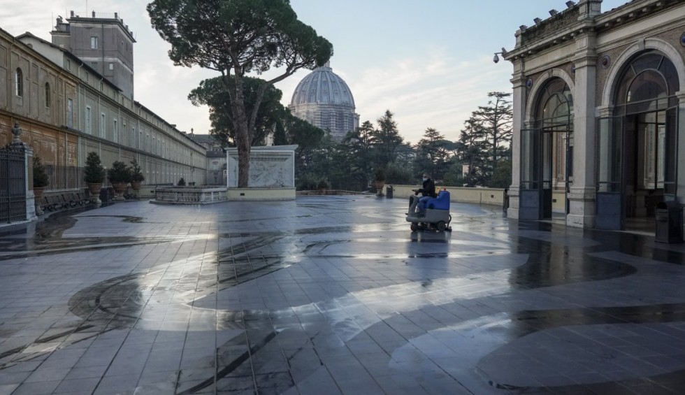 A generic square placeholder image with rounded corners in a figure.