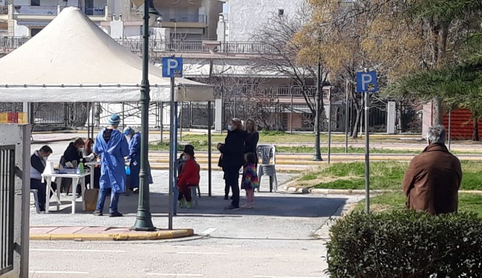 A generic square placeholder image with rounded corners in a figure.