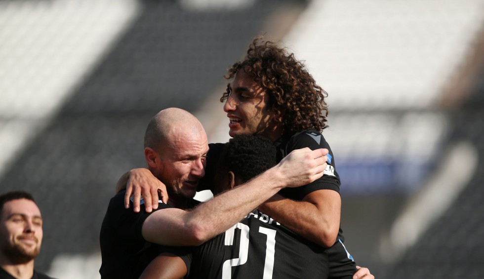 A generic square placeholder image with rounded corners in a figure.