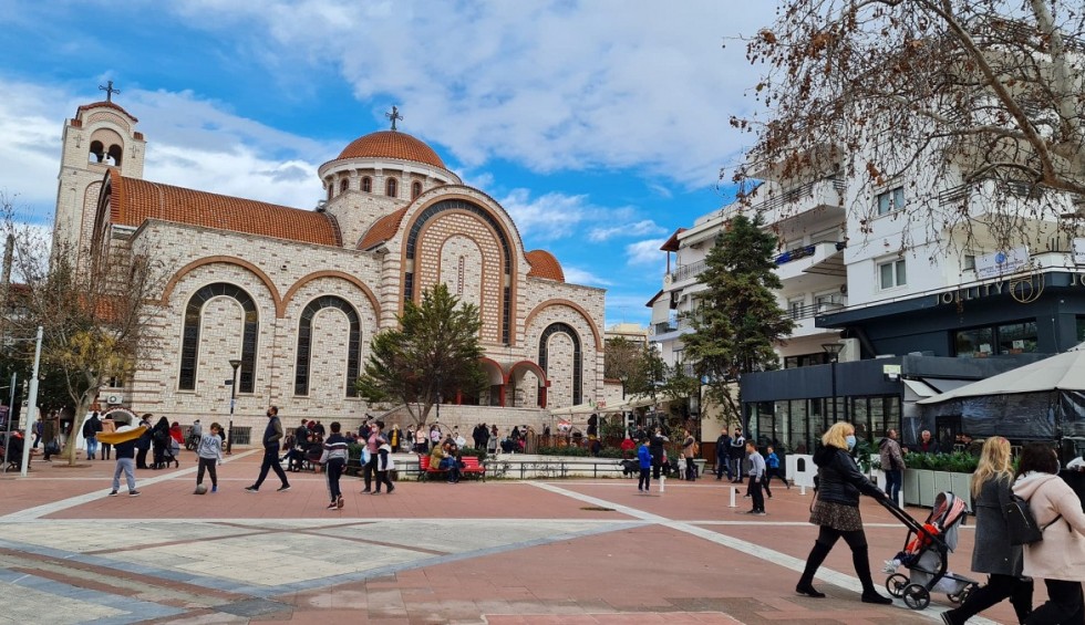 A generic square placeholder image with rounded corners in a figure.