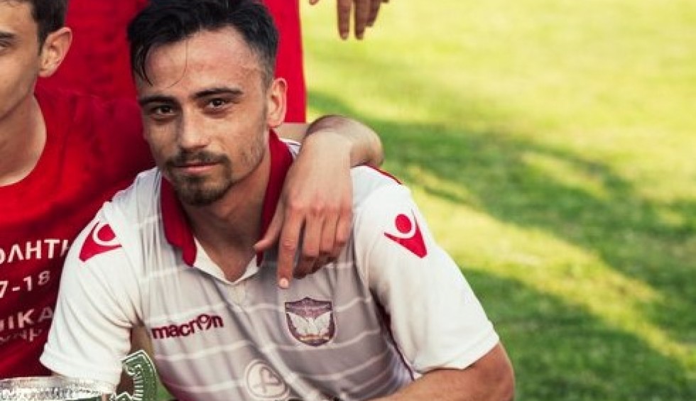 A generic square placeholder image with rounded corners in a figure.