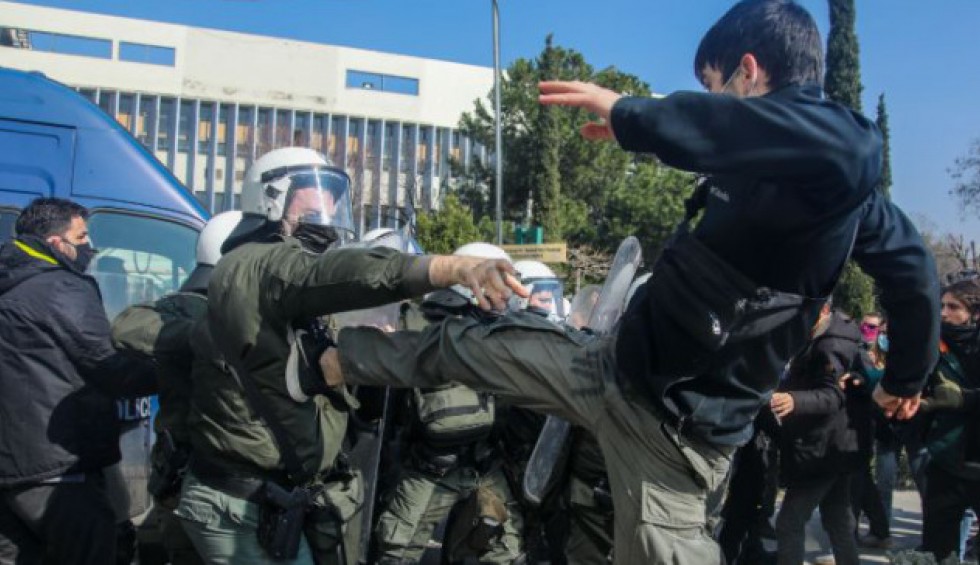 A generic square placeholder image with rounded corners in a figure.