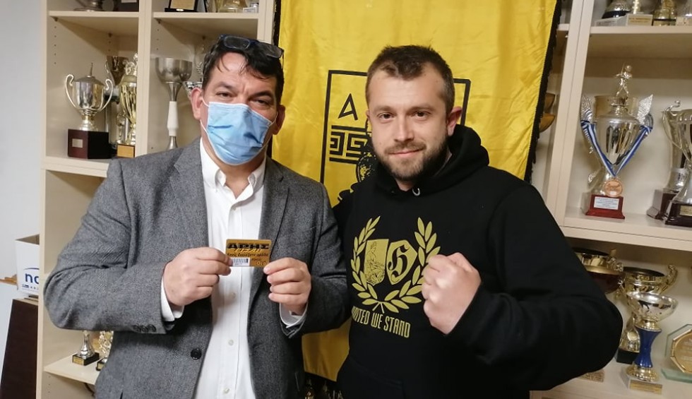 A generic square placeholder image with rounded corners in a figure.