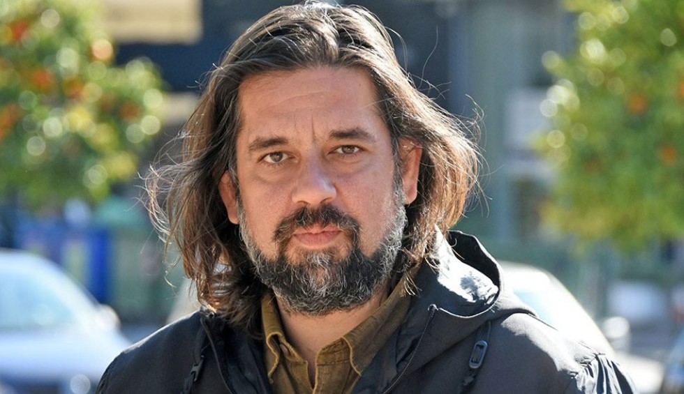 A generic square placeholder image with rounded corners in a figure.