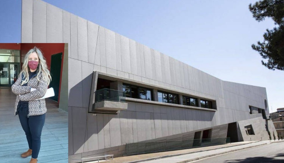 A generic square placeholder image with rounded corners in a figure.