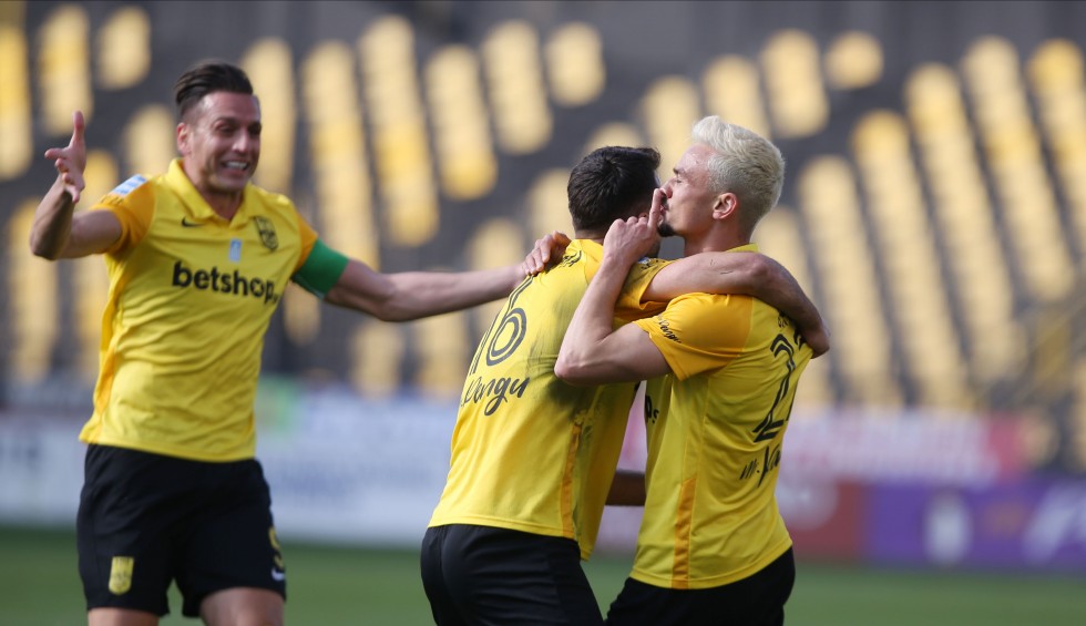 A generic square placeholder image with rounded corners in a figure.