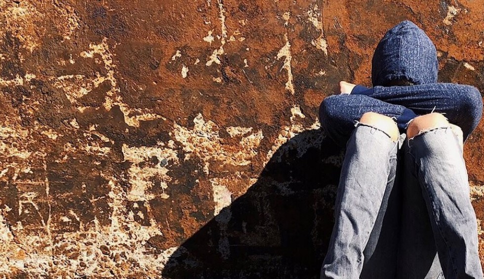 A generic square placeholder image with rounded corners in a figure.