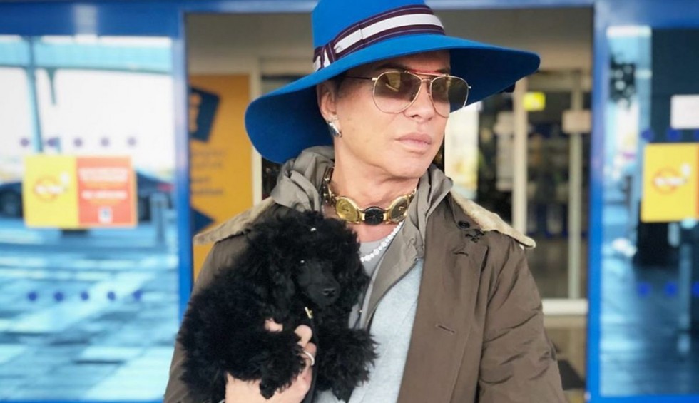 A generic square placeholder image with rounded corners in a figure.