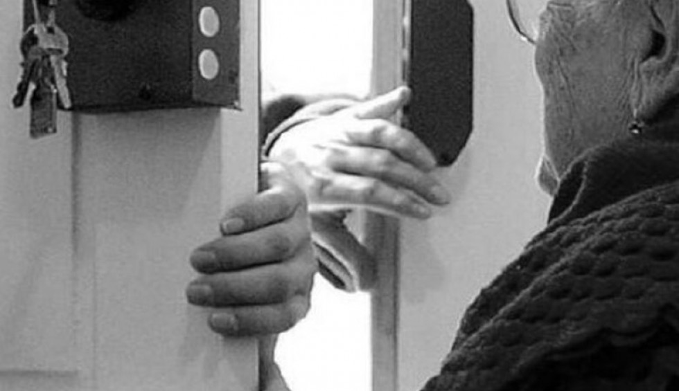 A generic square placeholder image with rounded corners in a figure.