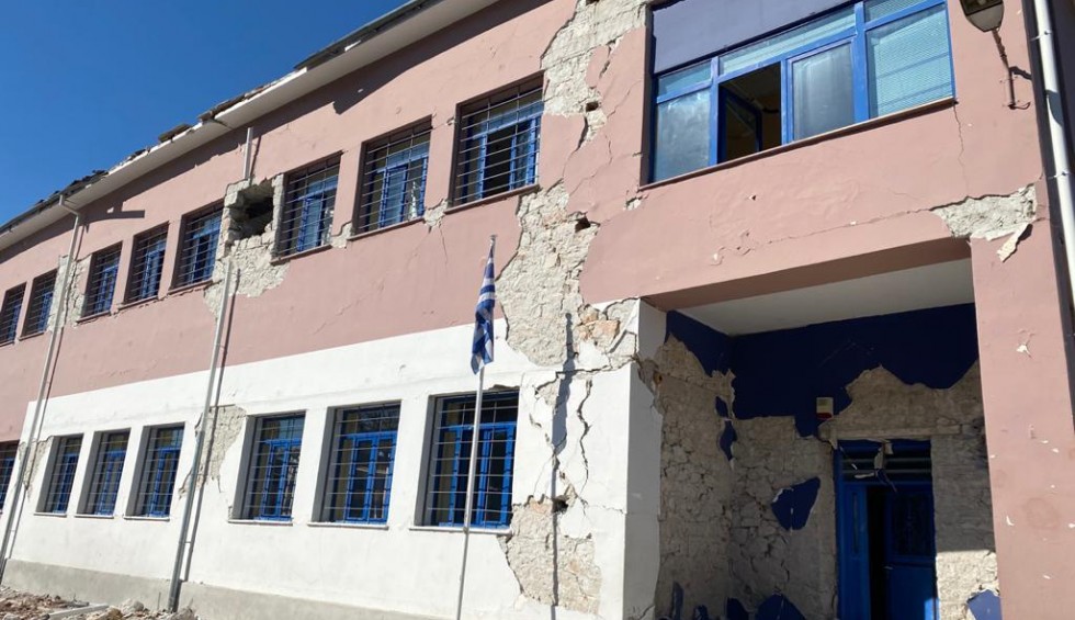 A generic square placeholder image with rounded corners in a figure.