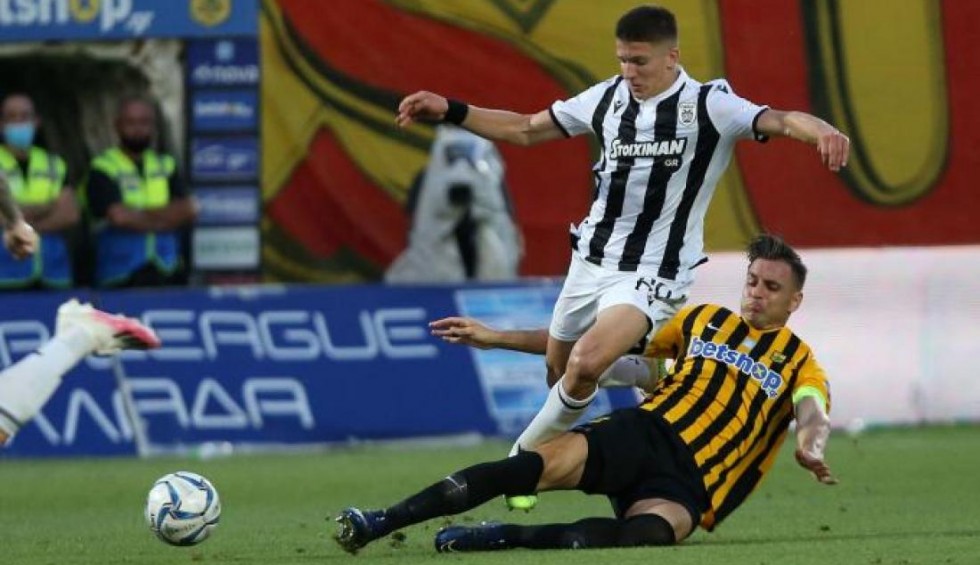 A generic square placeholder image with rounded corners in a figure.