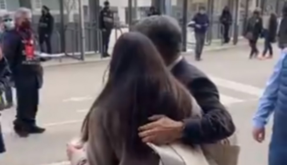 A generic square placeholder image with rounded corners in a figure.