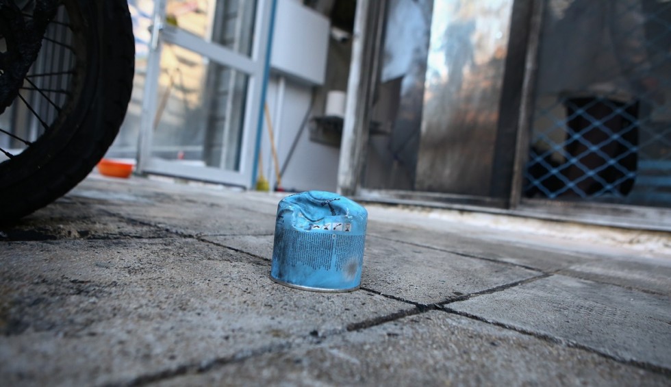 A generic square placeholder image with rounded corners in a figure.