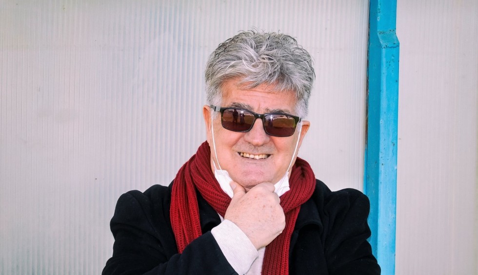 A generic square placeholder image with rounded corners in a figure.