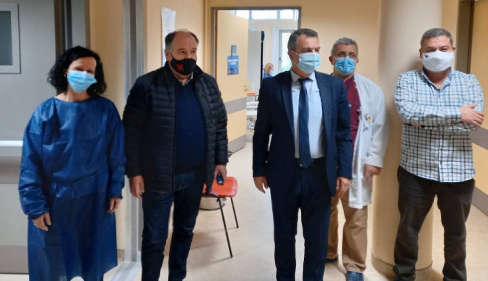 A generic square placeholder image with rounded corners in a figure.