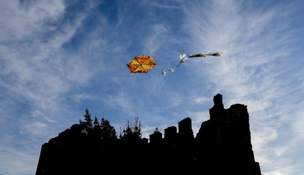 A generic square placeholder image with rounded corners in a figure.