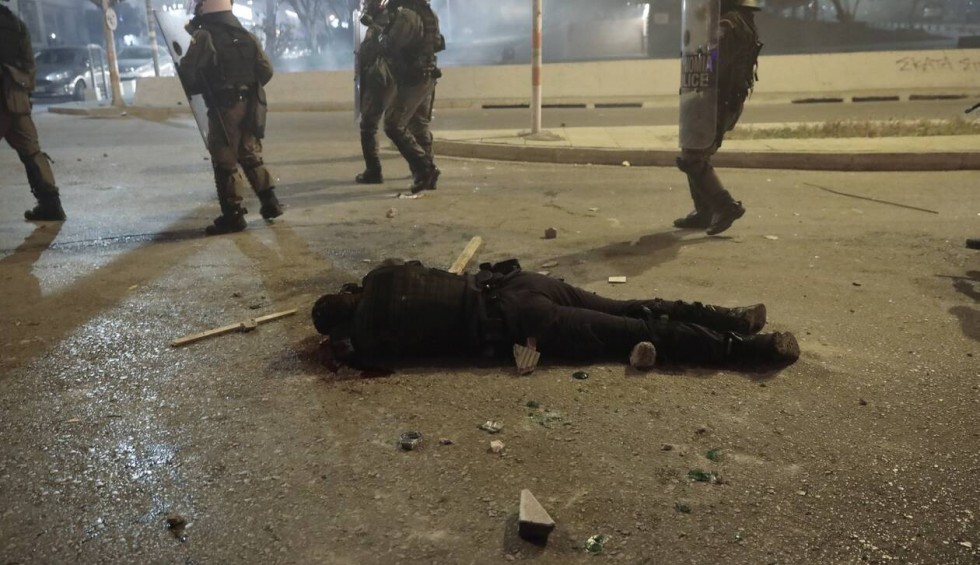 A generic square placeholder image with rounded corners in a figure.