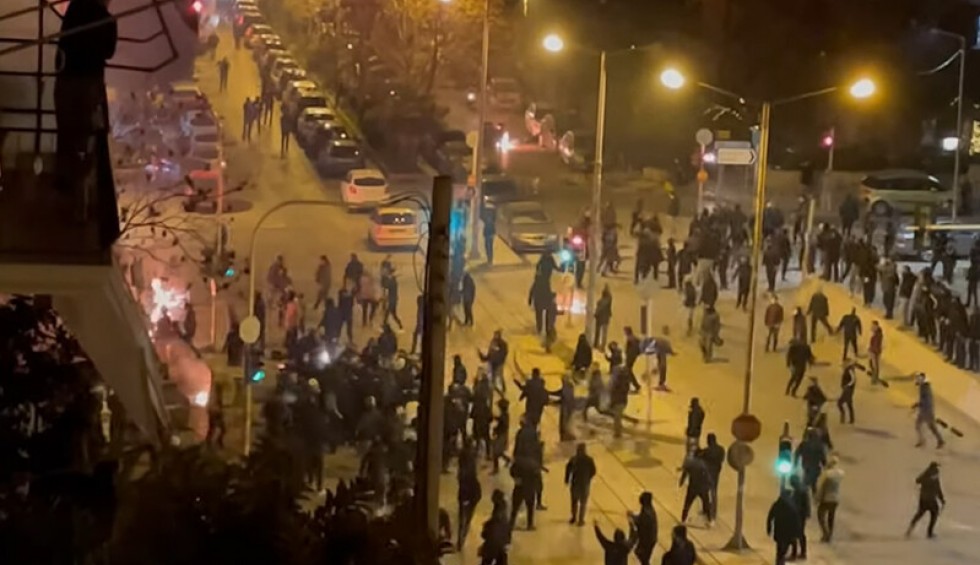 A generic square placeholder image with rounded corners in a figure.