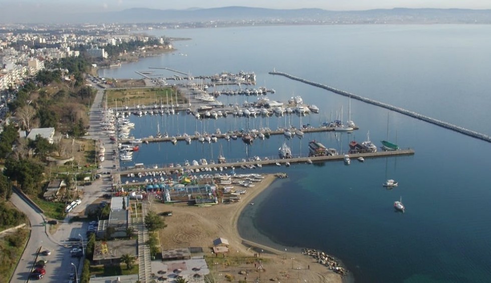 A generic square placeholder image with rounded corners in a figure.