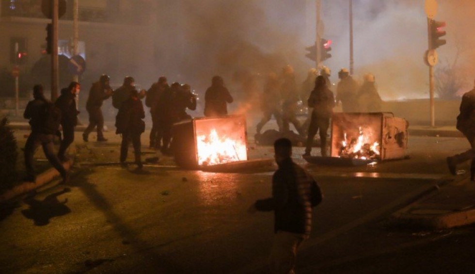 A generic square placeholder image with rounded corners in a figure.