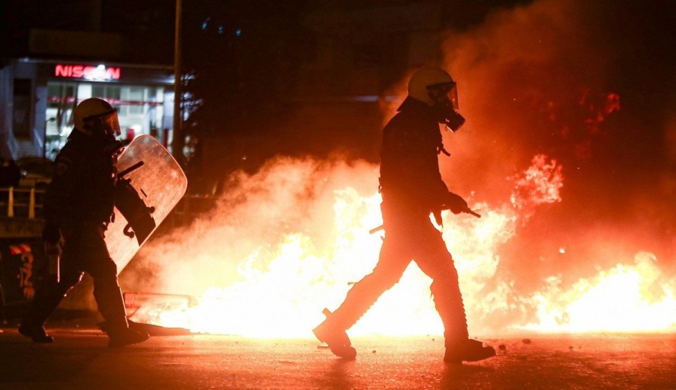 A generic square placeholder image with rounded corners in a figure.