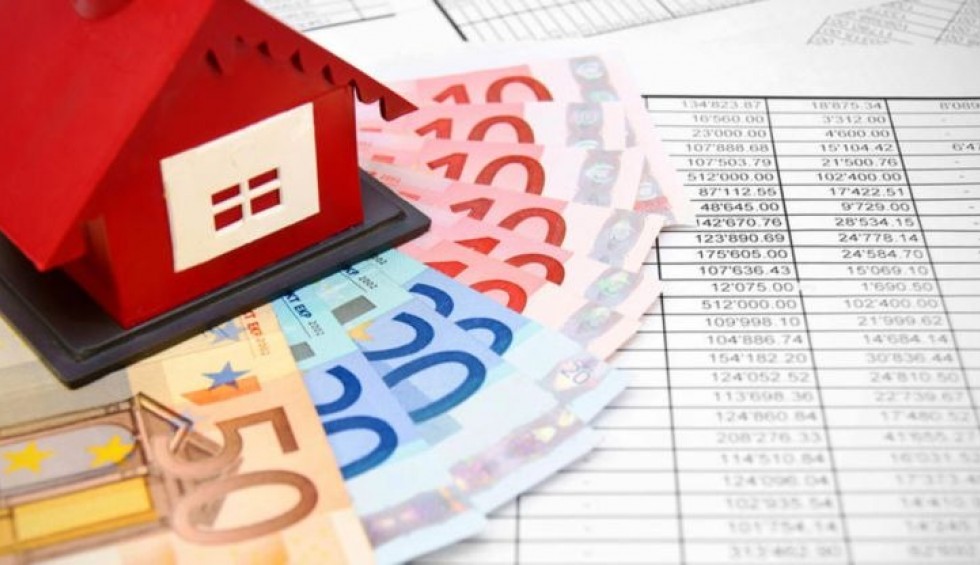 A generic square placeholder image with rounded corners in a figure.