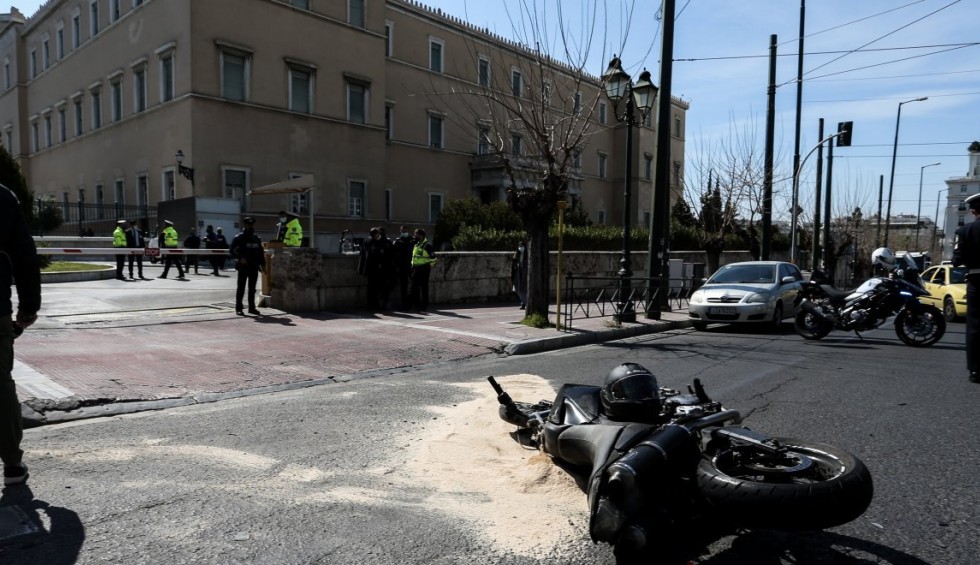 A generic square placeholder image with rounded corners in a figure.